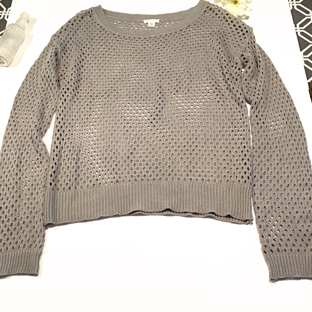 Gray Crochet knit Xhiliration long sleeve top sz m